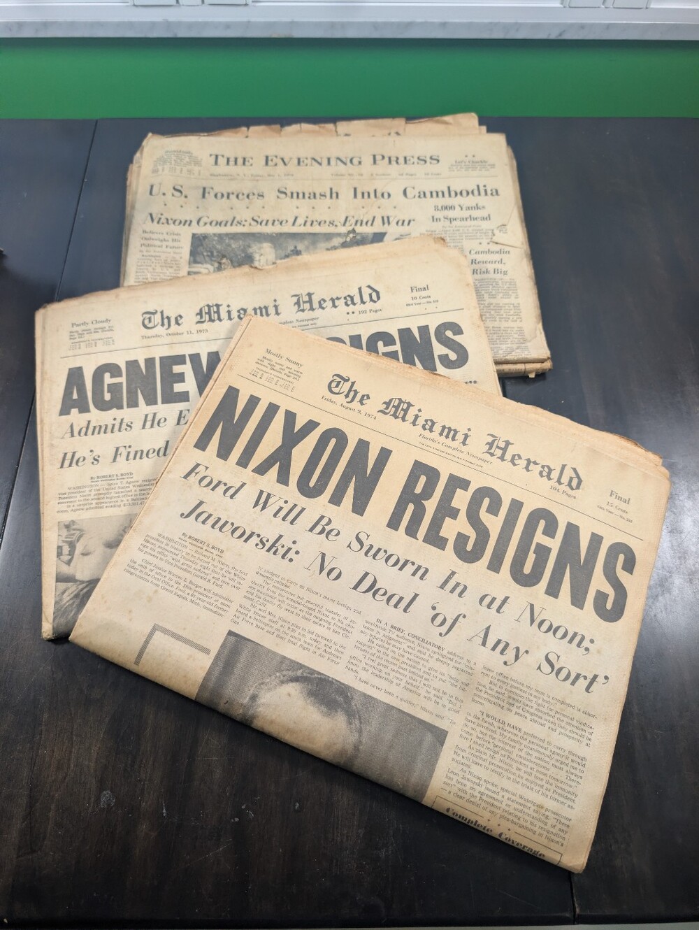 The Miami Herald "NIXON RESIGNS" Vintage Newspaper - Tan & Black